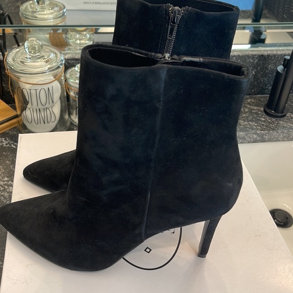 Steve Madden Clovers Black Suede - Picture 5 of 10
